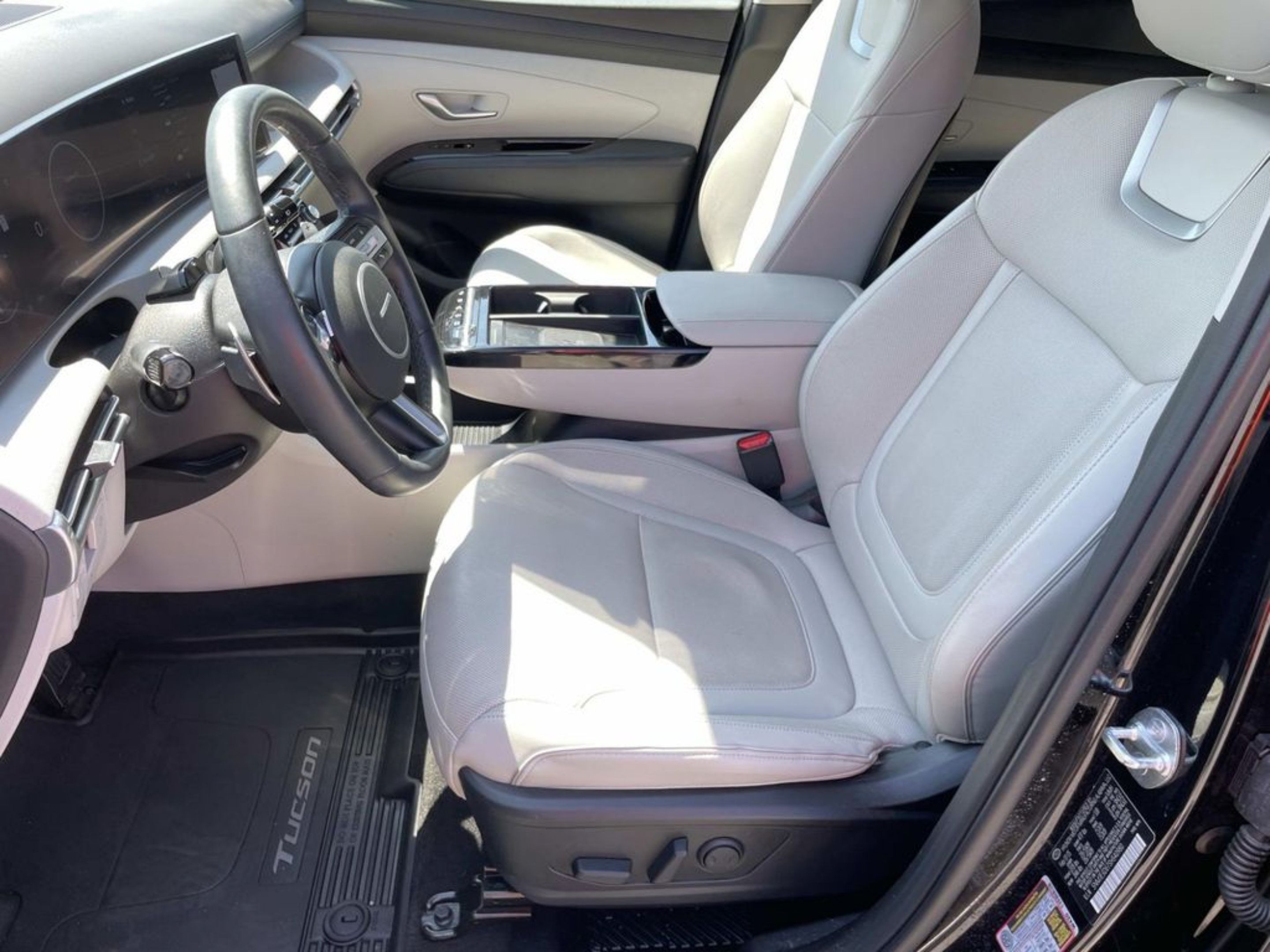 Used 2025 Hyundai Tucson Limited FWD image 18