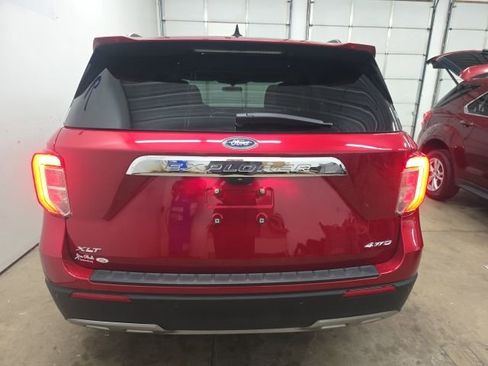 Used 2023 Ford Explorer XLT w/ Equipment Group 202A image 12