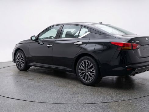 Used 2025 Nissan Altima 2.5 SV FWD image 6