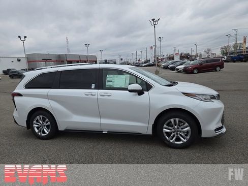 New 2026 Toyota Sienna Limited image 2