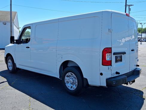 Used 2021 Nissan NV 3500 SV RWD image 12