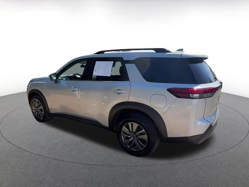 Used 2025 Nissan Pathfinder SV image 12