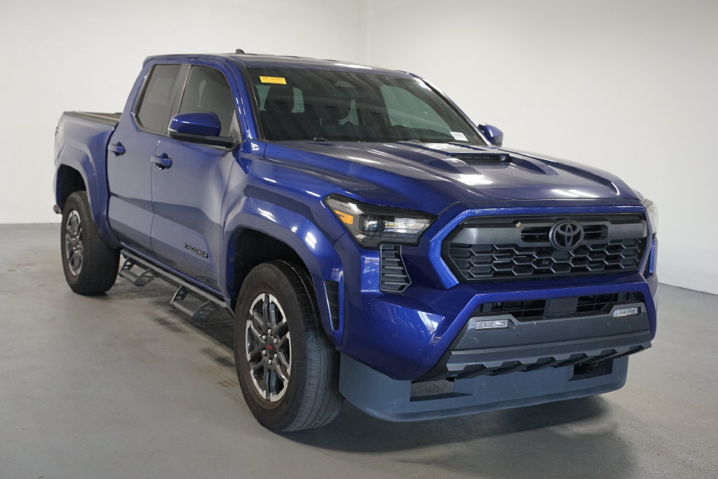 Used 2024 Toyota Tacoma TRD Sport w/ TRD Sport Upgrade Package RWD image 3