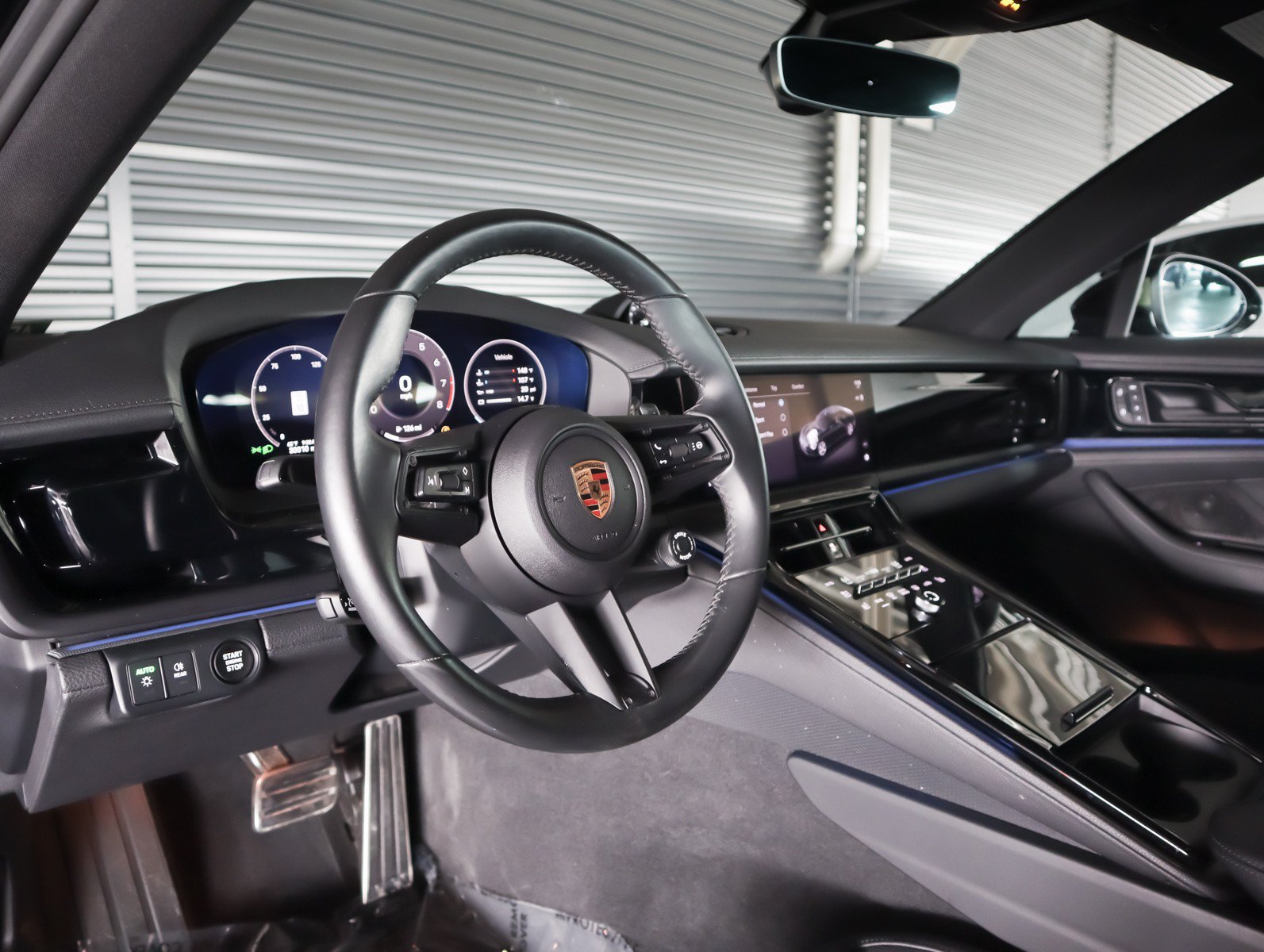 Used 2025 Porsche Panamera RWD image 4