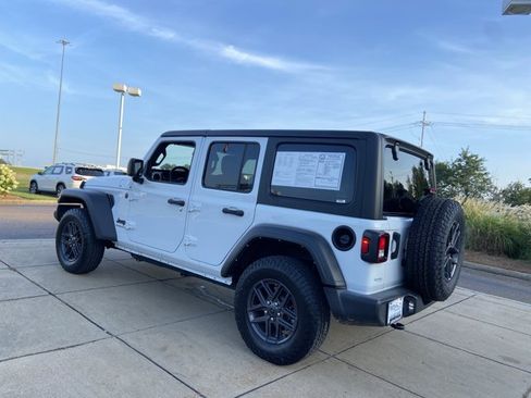 Used 2024 Jeep Wrangler Unlimited Sport AWD/4WD image 8