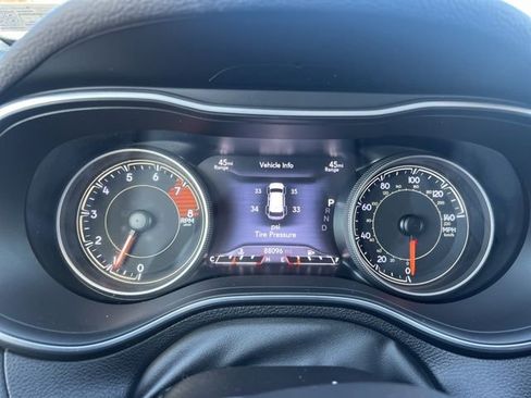 Used 2019 Jeep Cherokee Limited image 13