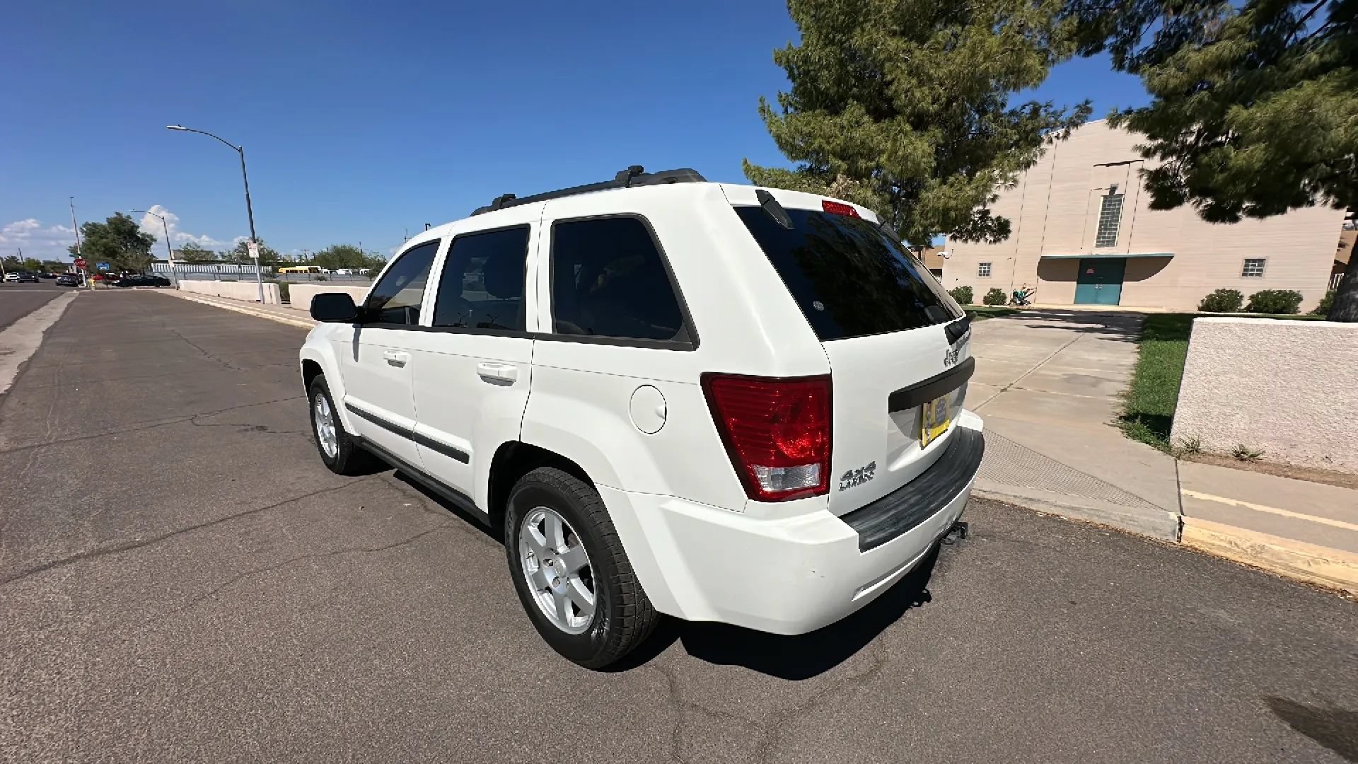 Used 2009 Jeep Grand Cherokee Laredo w/ Trailer Tow Group AWD/4WD image 2