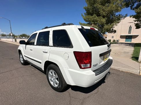 Used 2009 Jeep Grand Cherokee Laredo w/ Trailer Tow Group AWD/4WD image 2
