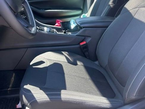 Used 2024 Jeep Grand Cherokee Laredo X image 2