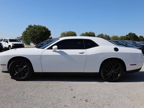 Used 2022 Dodge Challenger SXT w/ Blacktop Package image 8