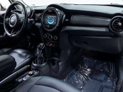 Used 2018 MINI Cooper 2-Door Hardtop image 24