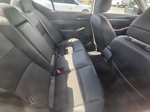 Used 2025 Nissan Altima 2.5 SR FWD image 11