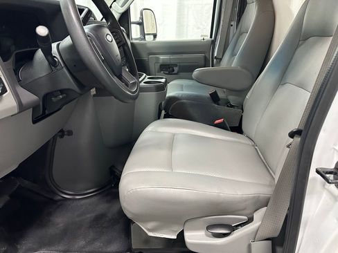 Used 2024 Ford E-350 and Econoline 350 Super Duty image 14