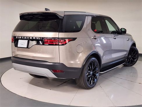 New 2026 Land Rover Discovery S image 2