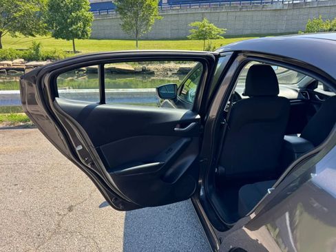 Used 2014 MAZDA MAZDA3 i Sport FWD image 13