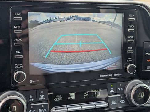 Used 2020 Toyota Highlander XLE FWD image 25