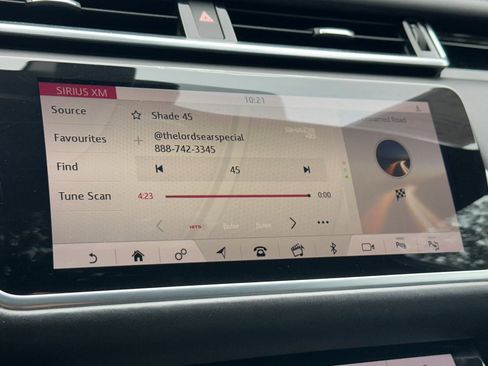 Used 2018 Land Rover Range Rover Velar R-Dynamic HSE image 20