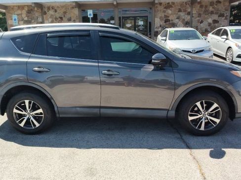 Used 2017 Toyota RAV4 XLE AWD/4WD image 6