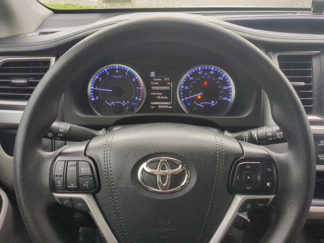 Used 2019 Toyota Highlander LE FWD image 30