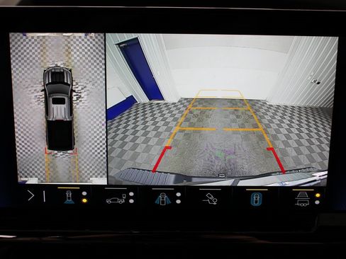 Used 2023 Chevrolet Silverado 1500 ZR2 w/ Technology Package image 16