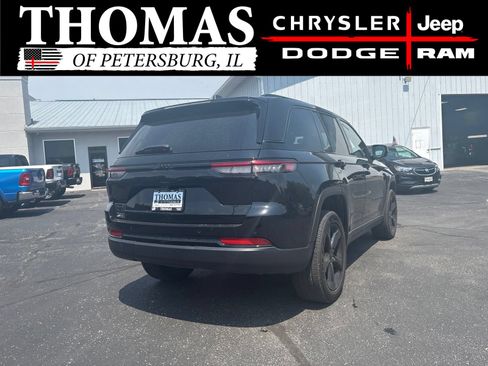 Used 2024 Jeep Grand Cherokee Altitude AWD/4WD image 7