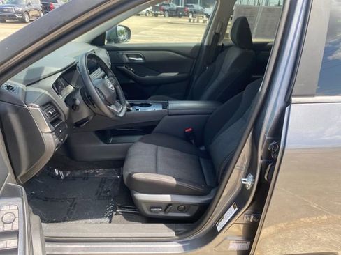Used 2025 Nissan Rogue SV FWD image 12
