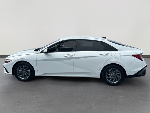 Used 2024 Hyundai Elantra Blue FWD image 2