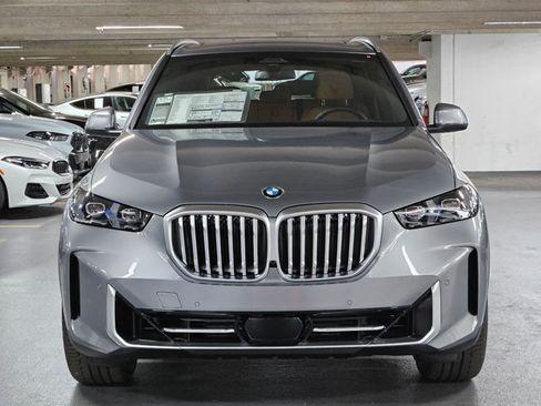 Certified 2026 BMW X5 xDrive40i w/ Climate Comfort Package AWD/4WD image 2