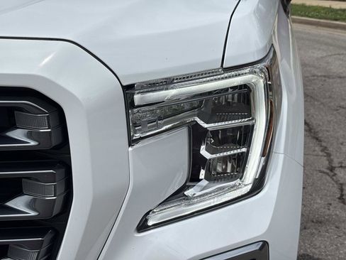 Certified 2022 GMC Sierra 1500 AT4 w/ AT4 Premium Package AWD/4WD image 12