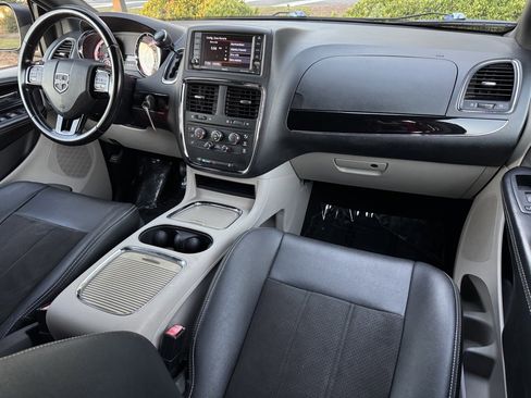 Used 2020 Dodge Grand Caravan SXT image 24