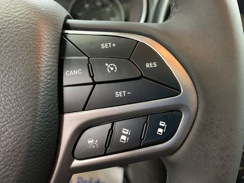 Used 2022 Jeep Cherokee Limited w/ Elite Package AWD/4WD image 25