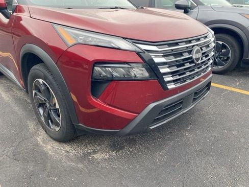 Used 2025 Nissan Rogue SV image 3