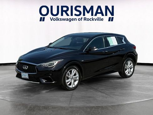 Used 2018 INFINITI QX30 FWD image 2