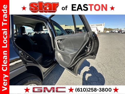 Used 2022 Toyota RAV4 XLE Premium image 16