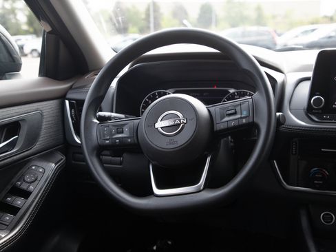 Used 2022 Nissan Rogue SV AWD/4WD image 16