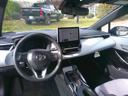 Used 2025 Toyota Corolla FX image 30