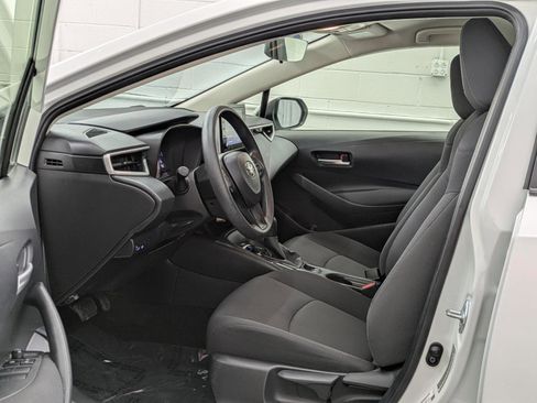 Used 2021 Toyota Corolla LE image 3