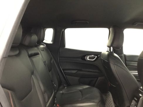 Used 2025 Jeep Compass Trailhawk AWD/4WD image 18