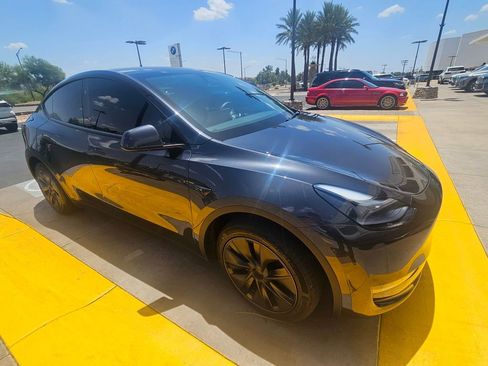Used 2025 Tesla Model Y Long Range RWD image 3