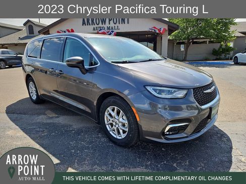 Used 2023 Chrysler Pacifica Touring-L FWD image 1