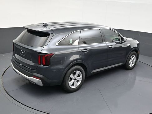 Used 2024 Kia Sorento LX image 16