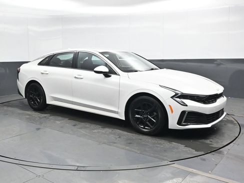 Used 2025 Kia K5 LXS FWD image 6