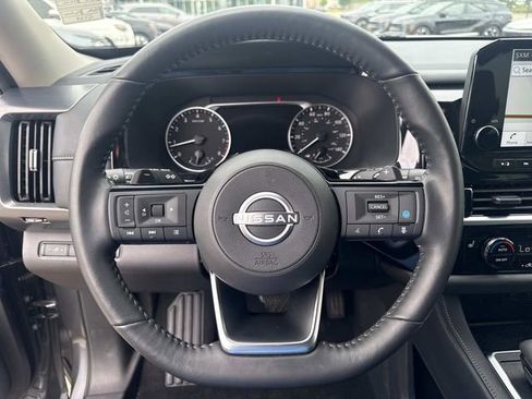 Used 2025 Nissan Pathfinder SL AWD/4WD image 28