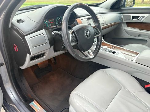 Used 2015 Jaguar XF Premium image 26