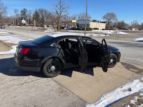 Used 2019 Ford Taurus Police Interceptor AWD w/ 2-tone Vinyl Package #1 image 6