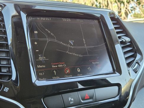 Used 2019 Jeep Cherokee Limited AWD/4WD image 14