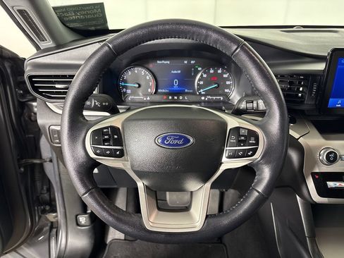 Certified 2022 Ford Explorer XLT RWD image 18