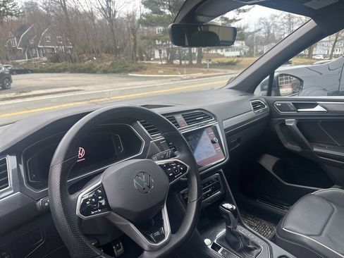 Used 2022 Volkswagen Tiguan SEL R-Line image 11