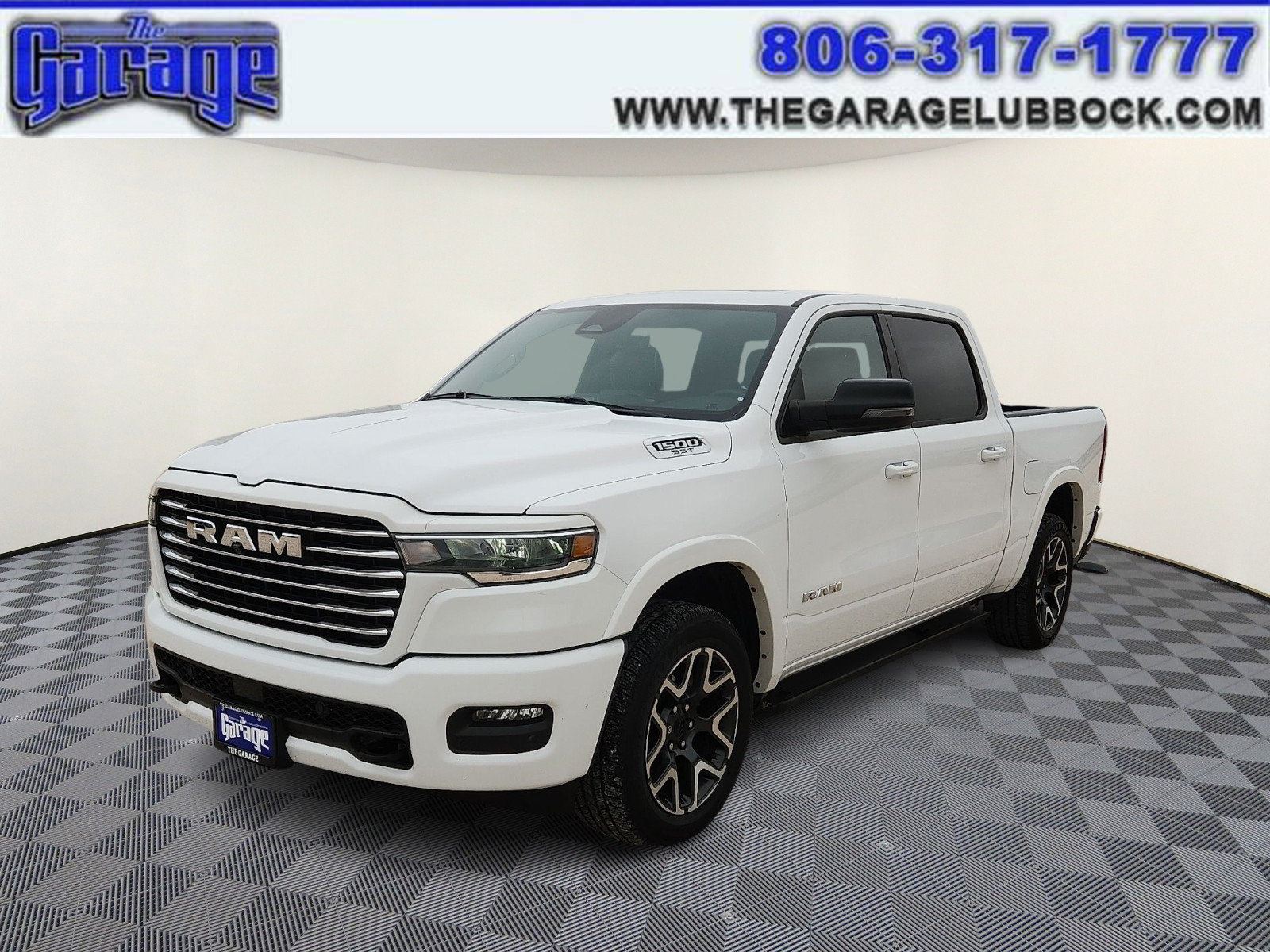 Used 2025 RAM 1500 Laramie AWD/4WD image 1