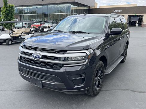 Used 2022 Ford Expedition XLT RWD image 2